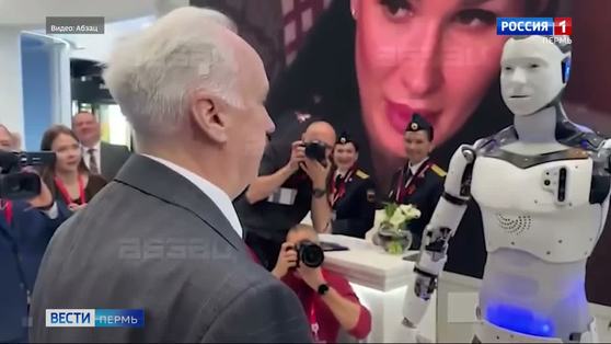 "Присесть можешь?" Бастрыкин допросил пермского робота