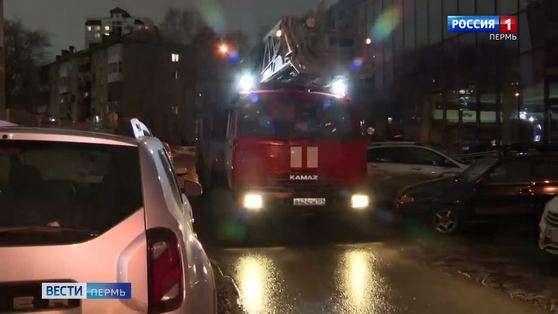 В Перми огнеборцы спасли женщину из загоревшейся квартиры