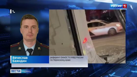 В Перми автомобиль врезался в остановку. Пострадал пешеход