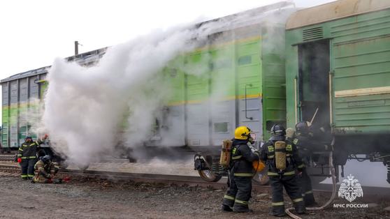 В Перми огнеборцы провели учения по тушению поезда