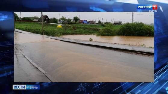 В Култаево затопило тротуар возле нового детсада