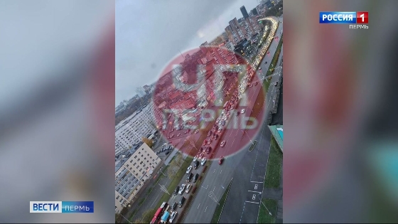 В результате ДТП на ул. Революции в Перми возник серьезный затор