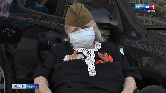 Спасибо за Победу: у дома фронтовой медсестры сыграл оркестр
