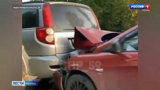Массовое ДТП: в Перми столкнулись шесть автомобилей