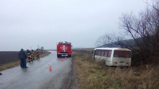 Школьный автобус вылетел в кювет в Кунгурском районе