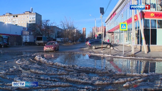 На улице Суздальской в Перми вновь разливается водный поток