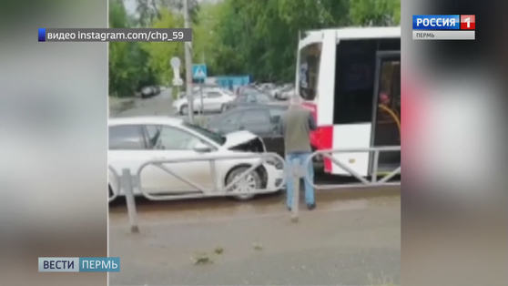 В Перми произошло 2 аварии с участием общественного транспорта