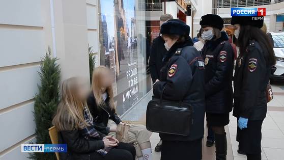 Полицейские проводят рейды по местам массового пребывания людей