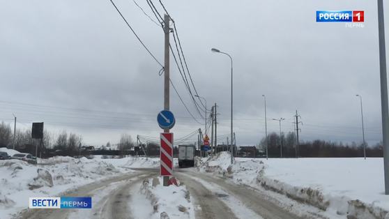 Столб посередине дороги : чиновники прокомментировали абсурдную ситуацию в Заостровке