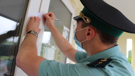 В Перми приставы закрыли магазин меховых изделий из-за отсутствия обеззараживателя воздуха