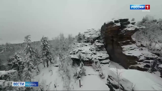 Каменный город накрыло снегом