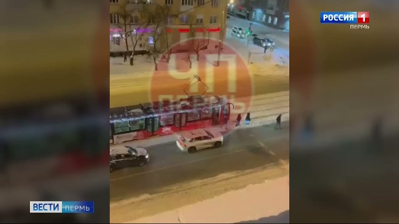 Из-за снега в Перми встали трамваи