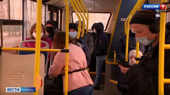 Пассажирам общественного транспорта Перми раздадут 25 тысяч защитных масок