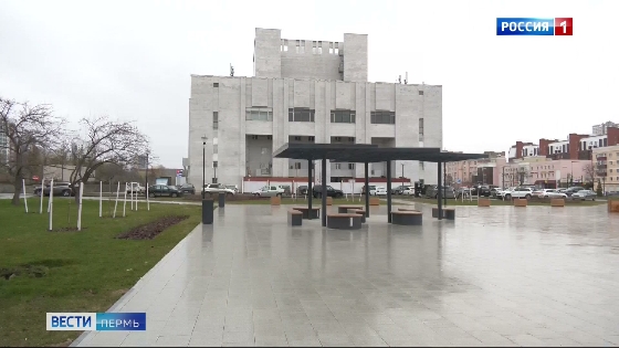 В Покровском сквере высаживают вишни
