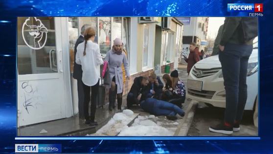 В деле о падении ледяной глыбы на пермяка сменилось семь следователей