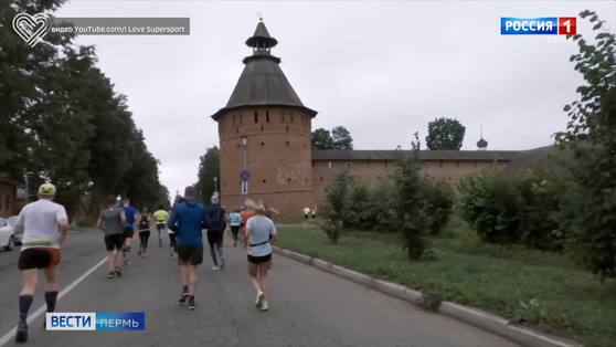 Пермяк, пробежавший 100 км по квартире, выиграл марафон в Суздале