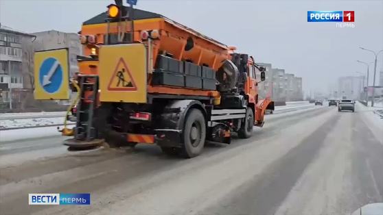 Ночью снег в Перми убирали 105 единиц техники