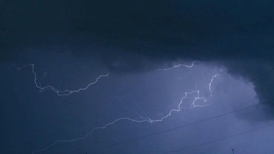 Жители Прикамья наблюдали грозу со снегом