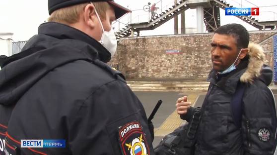 Полиция проверяет лиц, прибывающих железнодорожным транспортом