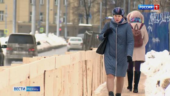 По просьбам жителей возле ЖК "Гулливер" появился деревянный настил