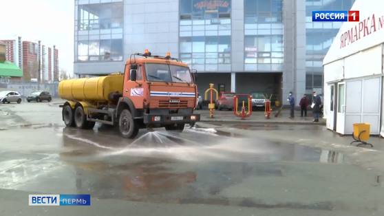 В Перми из-за аномальной жары начали поливать тротуары