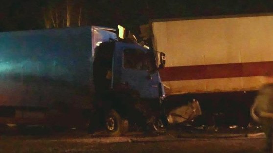 В столкновении двух грузовиков в Прикамье погиб водитель из Москвы