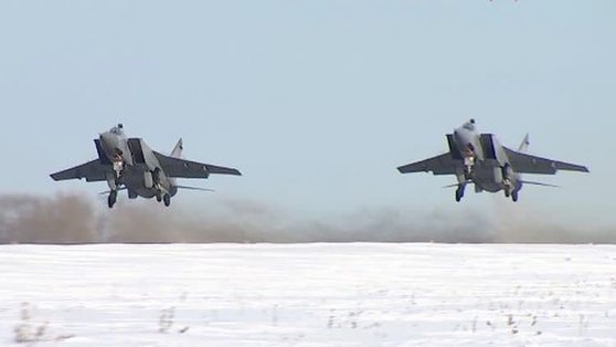 МИГ-31БМ выполнили фигуры высшего пилотажа в небе над Пермью