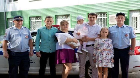 Родила прямо в машине. В Перми сотрудники ГИБДД помогли роженице доехать до больницы