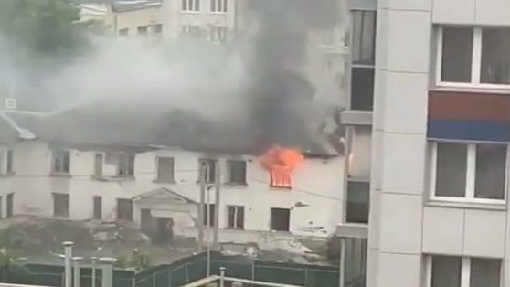 На улице Левченко загорелся двухэтажный барак