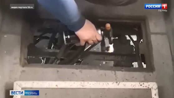 В Перми водителю автобуса пришлось чинить его с помощью газовой горелки 