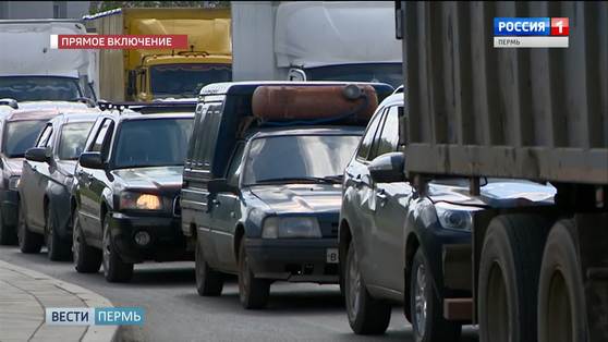 Прямое включение: транспортный коллапс на ул. Героев Хасана продолжается