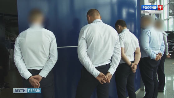 Суд избирает меру пресечения мошенникам из автосалона