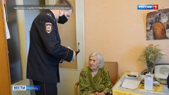 Пермские полицейские помогли получить паспорт 93-летней труженице тыла
