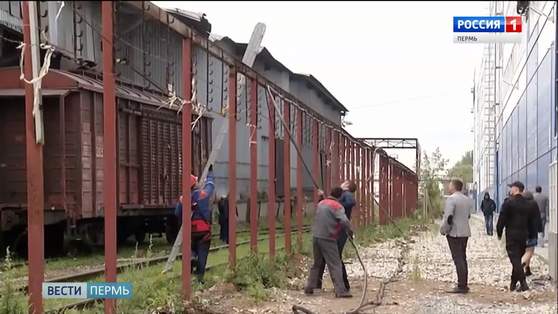 Приставы сносят кабельную эстакаду на ул. Героев Хасана