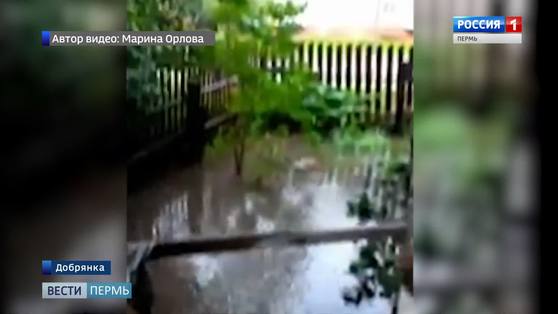 Вода начала заливать дома: новая волна дождевых паводков в Прикамье