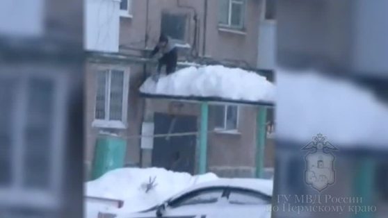 В Перми закладчики прятали наркотики на козырьках подъездов 