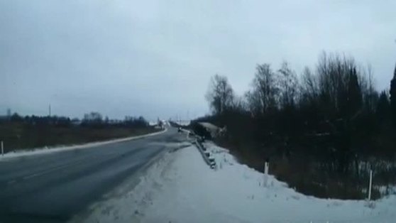 На трассе в Прикамье фуру унесло в кювет