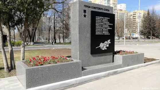 В Перми у памятников войны начали высаживать цветы к 9 Мая
