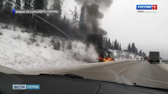 Водитель выпрыгнул из горящего автобуса