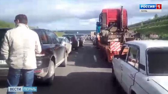 В краевом минтрансе прокомментировали пробки у Чусовского моста