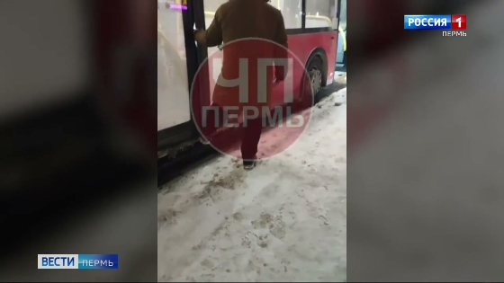 Пермяка зажало дверями автобуса