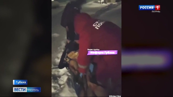 В Губахе врачам скорой пришлось прорываться через сугробы к приёмному отделению