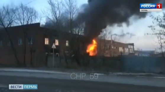 Горело сильно. В Перми устанавливают причины пожара на одном из складов  