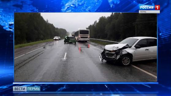 На трассе Пермь-Екатеринбург произошла массовая авария с участием автобуса