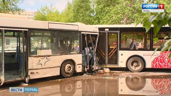 Водитель потерял сознание. Подробности ДТП с двумя автобусами в Перми