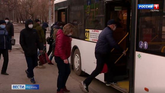 Режим самоизоляции: людей на улицах с каждым днем все больше