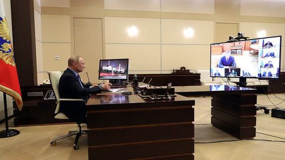 Владимир Путин провел совещание по ситуации с коронавирусом