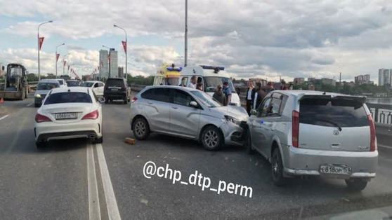 На Коммунальном мосту в Перми произошло ДТП 