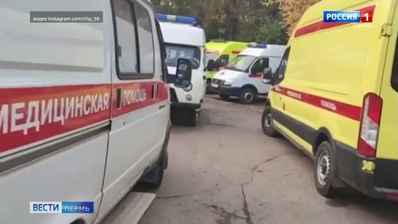 Госпитализация больных: в очереди стоят десятки машин скорой помощи
