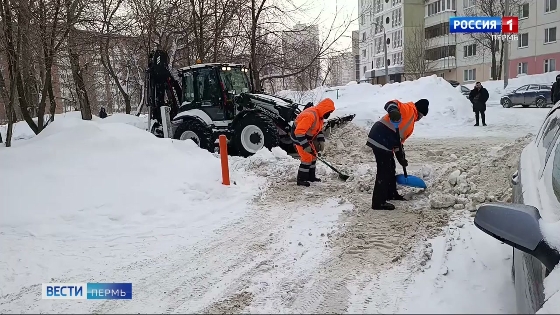 В Перми коммунальные службы продолжают борьбу с последствиями циклонов 